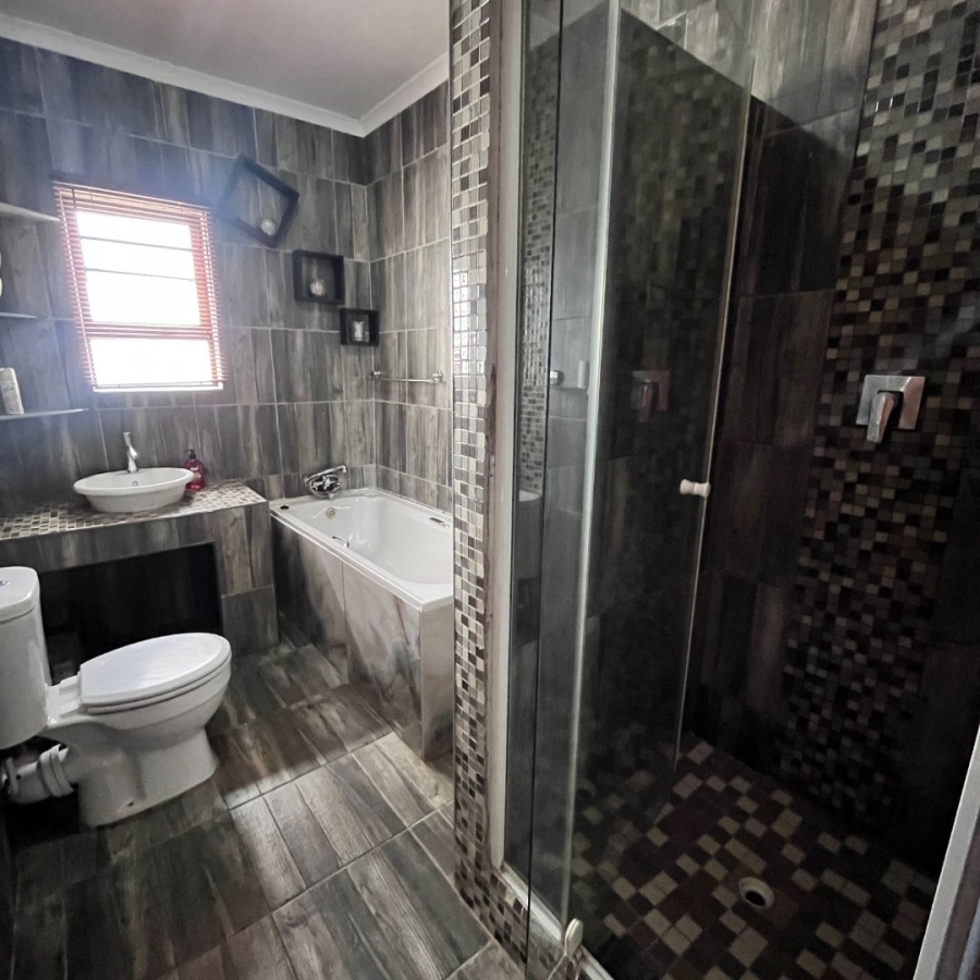 4 Bedroom Property for Sale in Despatch Central Eastern Cape
